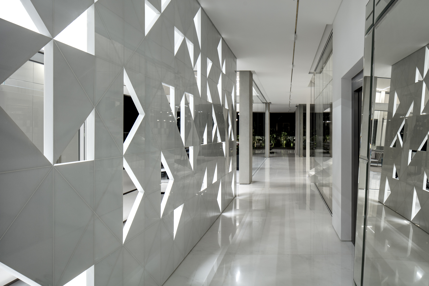 以色列城市中的白色铝制“盒子”-73