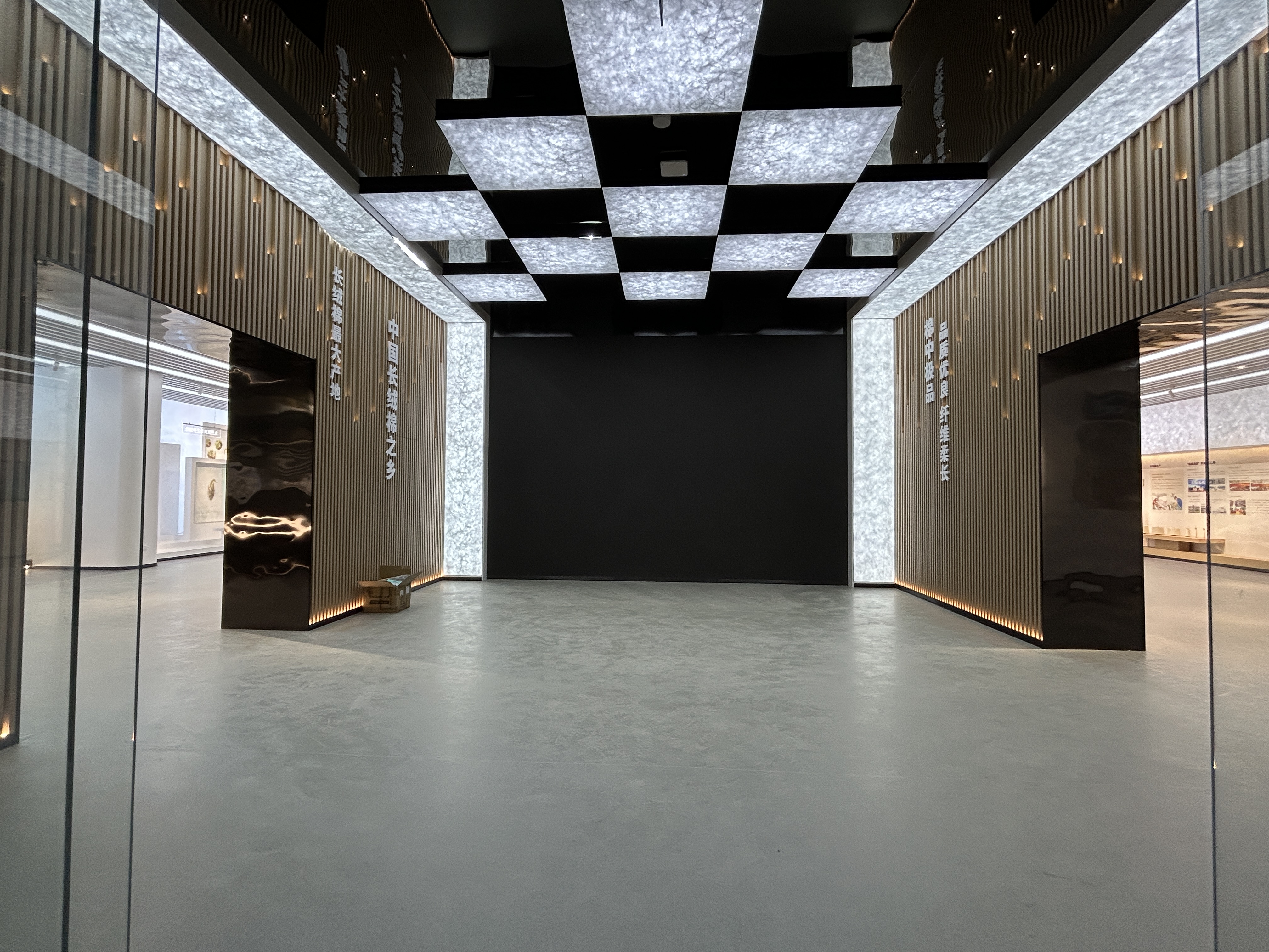 长绒棉展厅落地-16