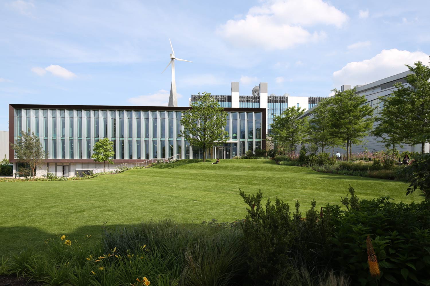 天空英国总部 | 绿色生态的办公环境-14