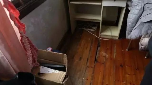 《梦想改造家》封神之作:同样花了130万,爆改悬崖之上老破危房,真的太牛了!-24