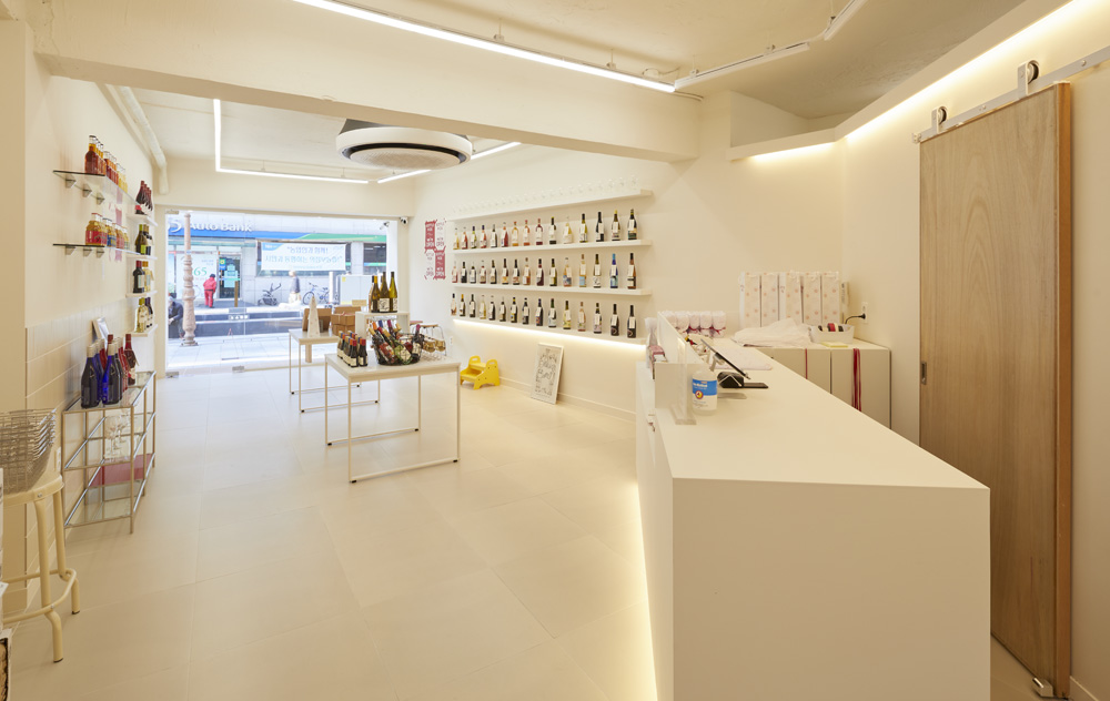 独特的瓶塞设计 | 20 平米小酒馆的吸引力-7