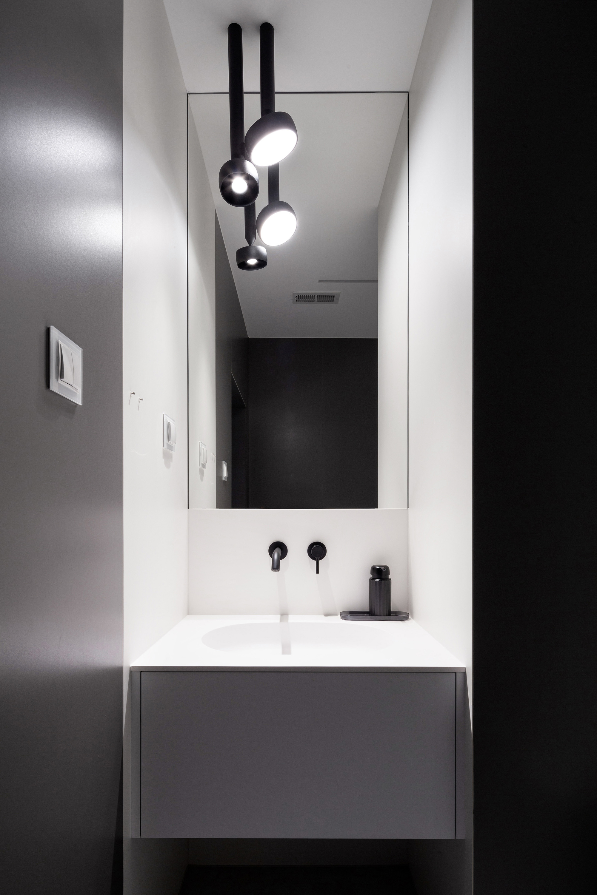 灰色房子丨RS+ Robert Skitek-46