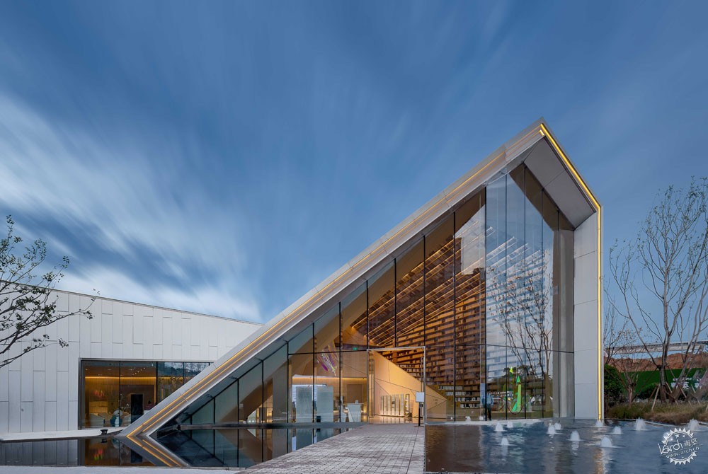 行走在光影流轉的紅緋之間 - WEHOUSE-0