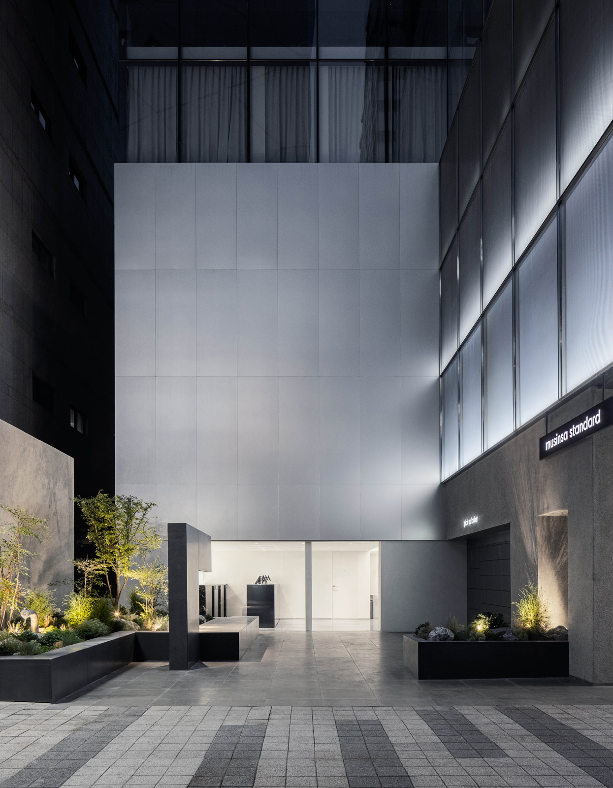 MUSINSA STANDARD HONGDAE | LABOTORY-1