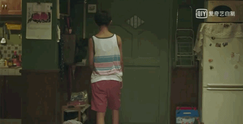 《隐秘的角落》 | 复古风装修，细节尽显悬疑魅力-9