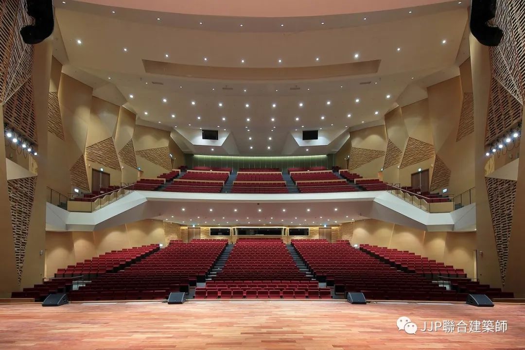 〈绿茵上的松果〉中央大学教学研究综合大楼-10