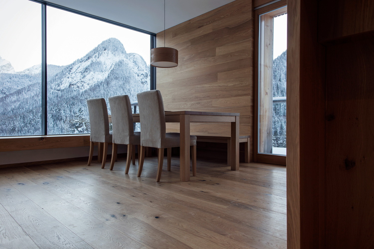 斯洛文尼亚高山度假屋，观景大玻璃墙设计-34