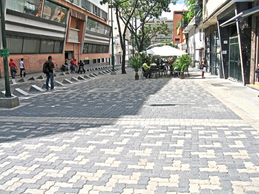 委内瑞拉加拉加斯萨瓦纳格兰德大道路面及排水工程丨enlacearquitectura-67