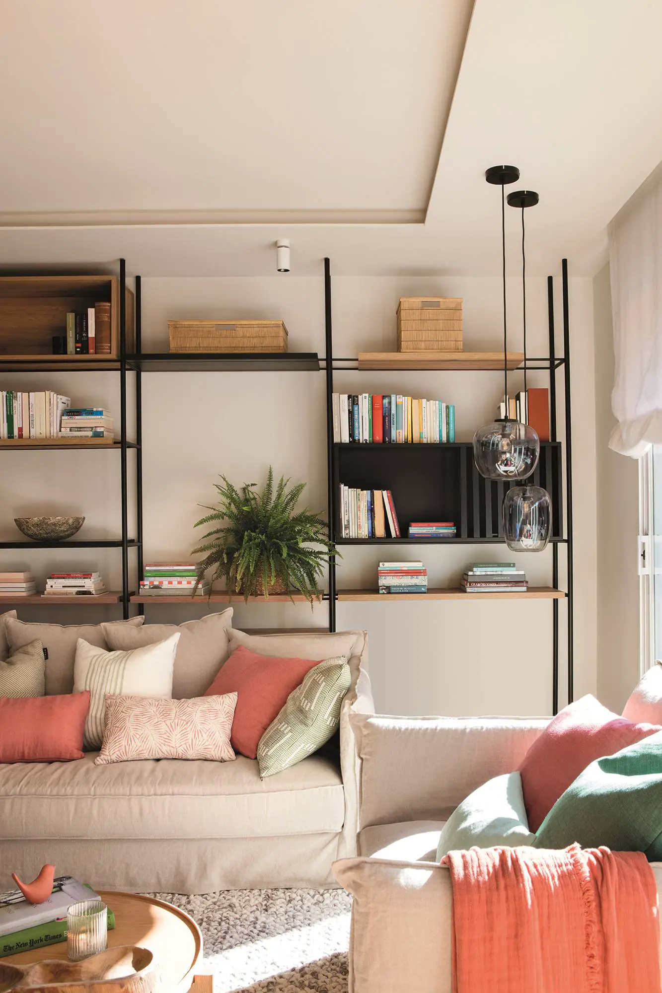 巴塞罗那白色玻璃厨房 | 私密与光线的完美结合-3