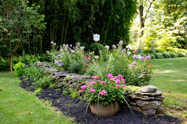 My Houzz: Lush Landscaping Creates an Idyllic, Personalized Garden  -  Decor Ideas-27