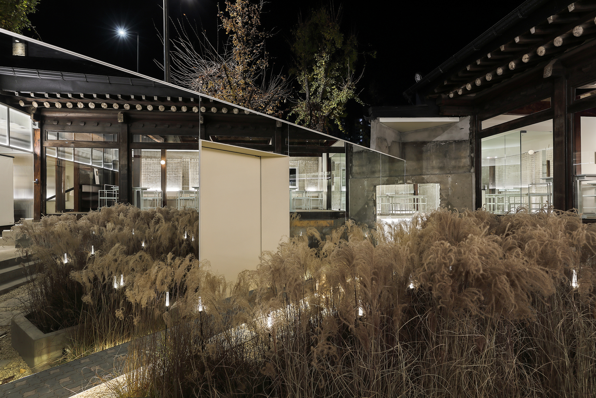 Dongnip Milbang Restaurant / Design Studio Maoom-54