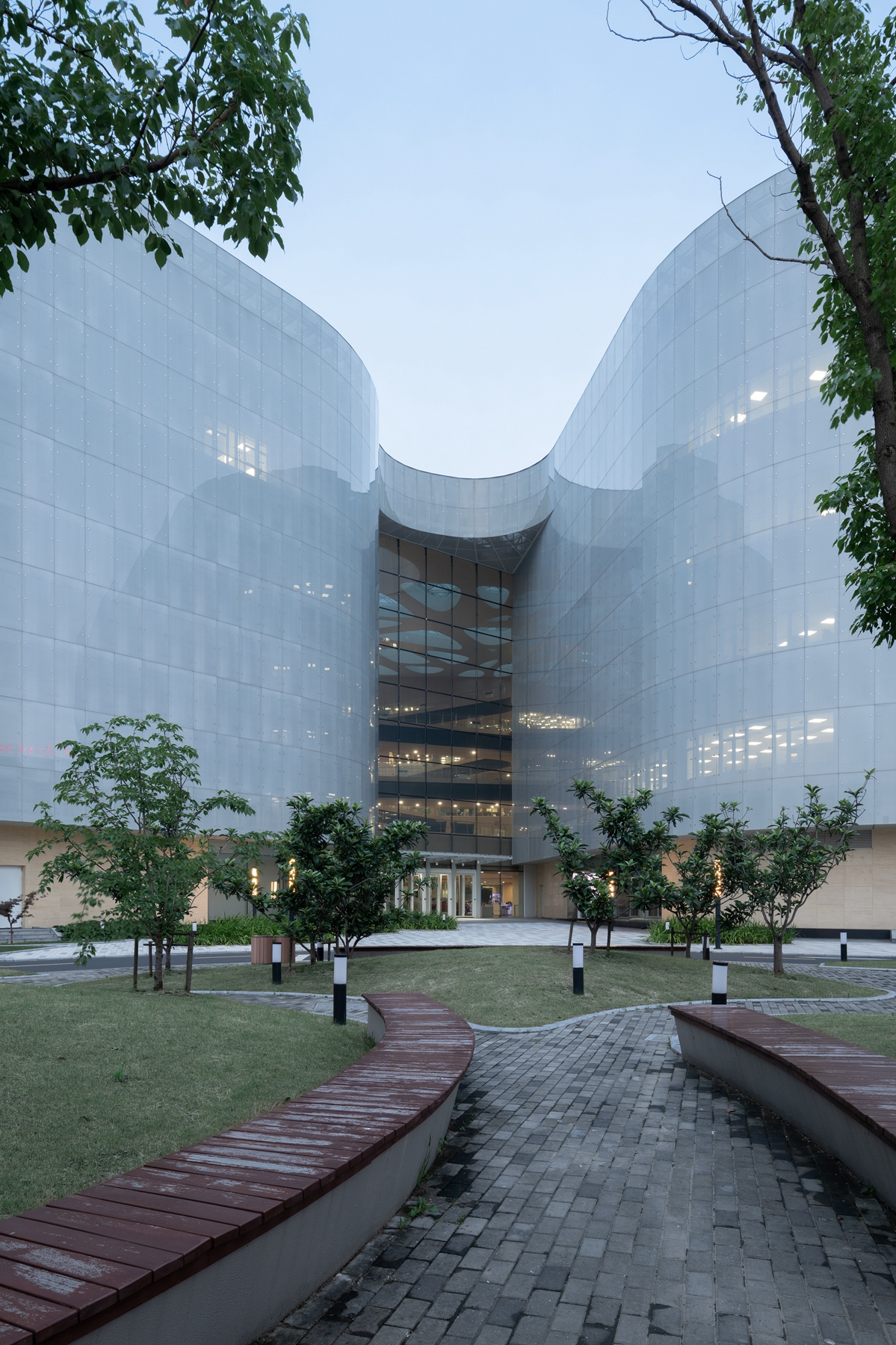 同济院作品：沃尔沃汽车亚太区总部，干练又柔和-7