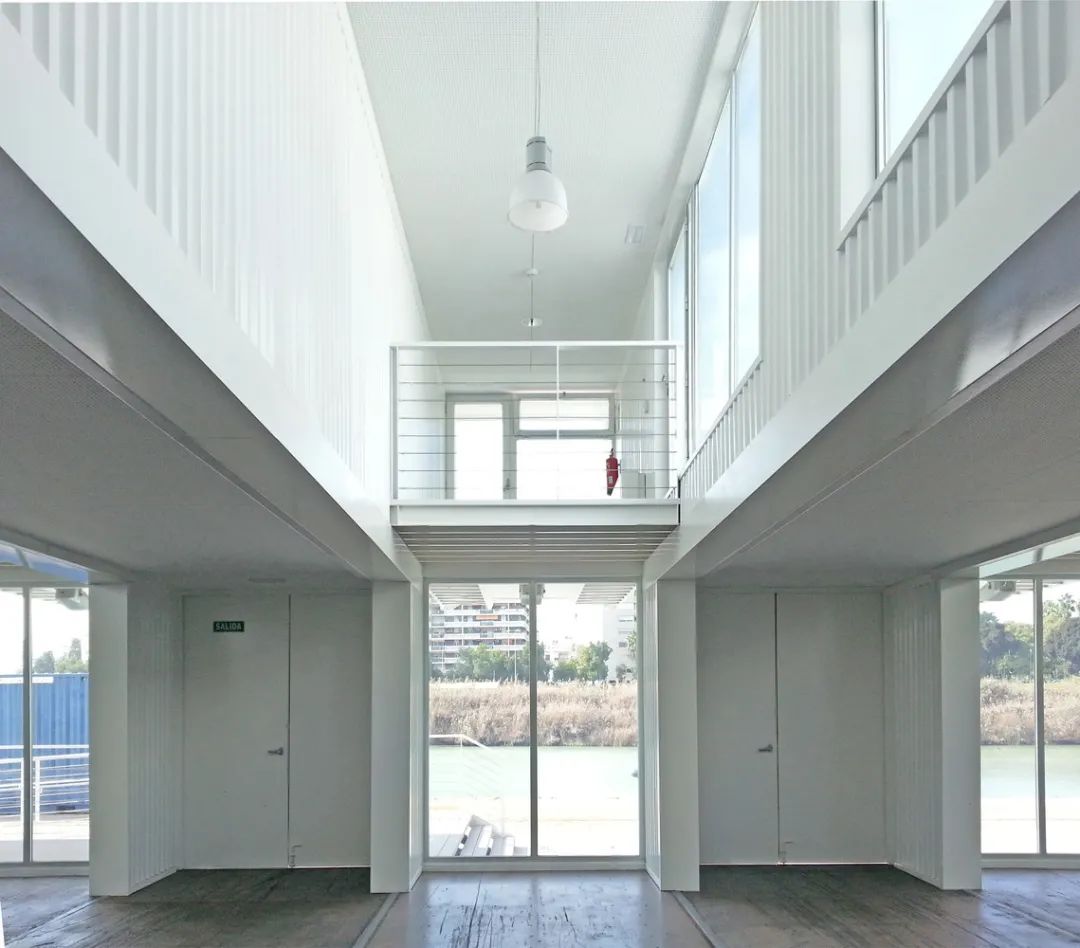 模块化集装箱码头,打造塞维利亚多功能游轮空间-11