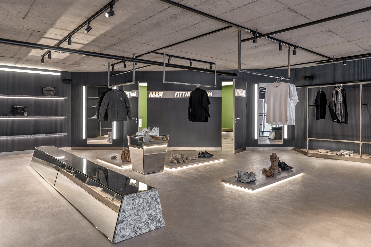 乌克兰 PULSE 运动品牌服饰店丨不详-7