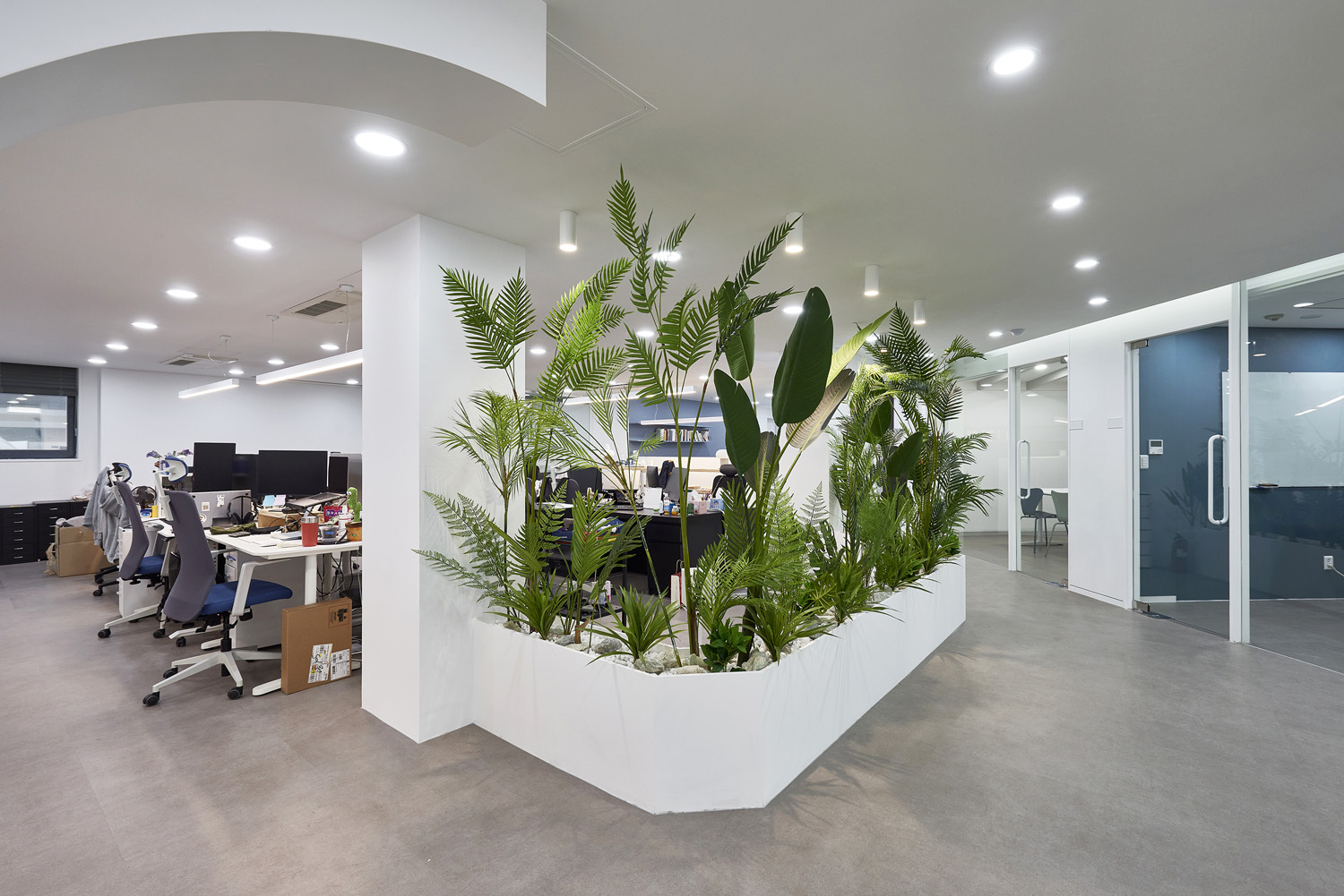 白色简约风办公室设计，70 平米平面空间焕发活力-13