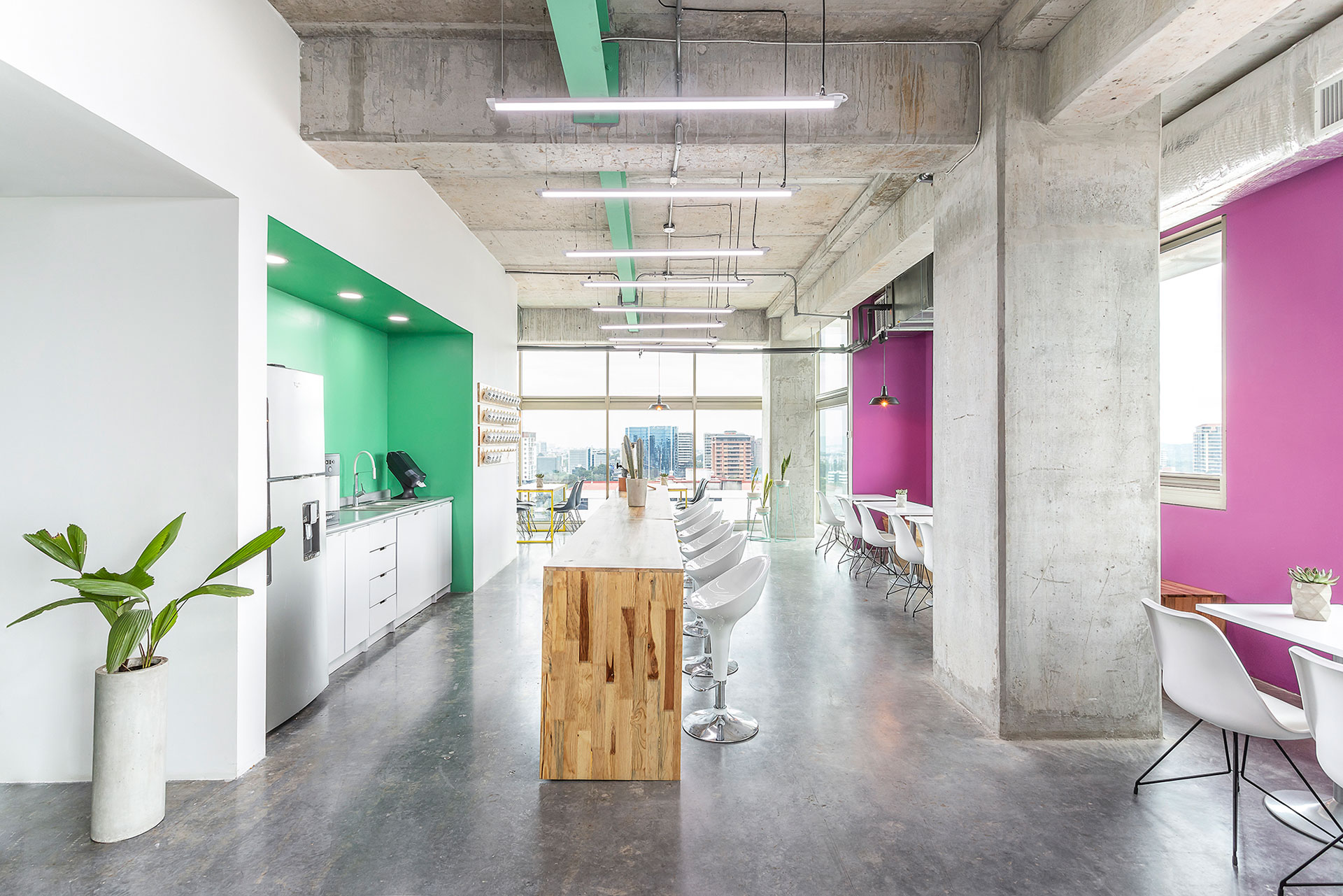Guatemala 办公室 · 色彩活力协作空间-14
