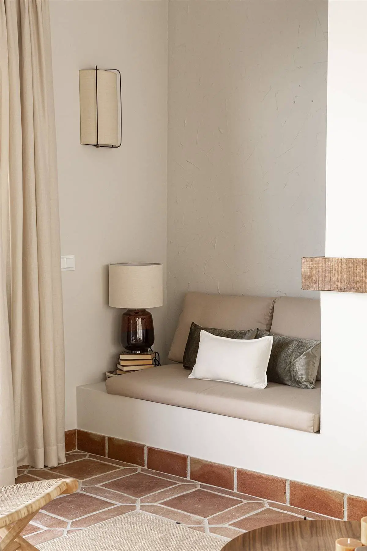 西班牙 50 年代沙色别墅 | 传统与现代的完美融合-4