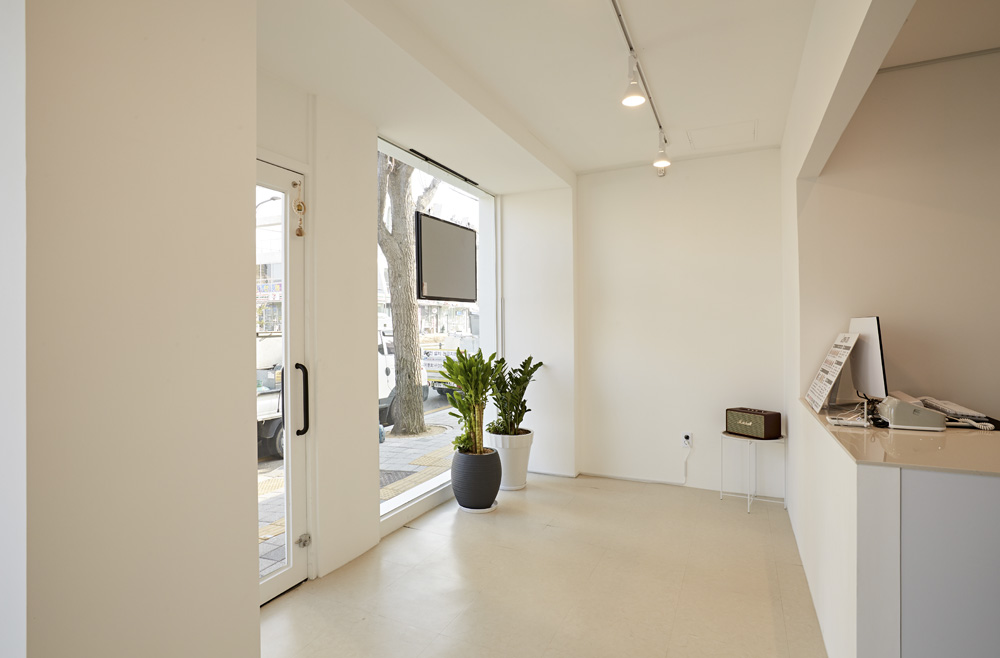 简约白色调 20 平米披萨店设计-12