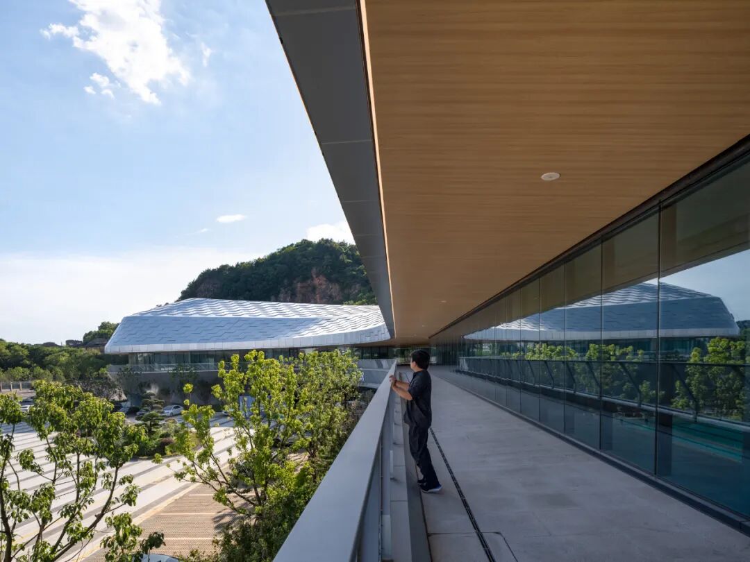 江山市虎山运动公园游泳馆，山川卧龙-117