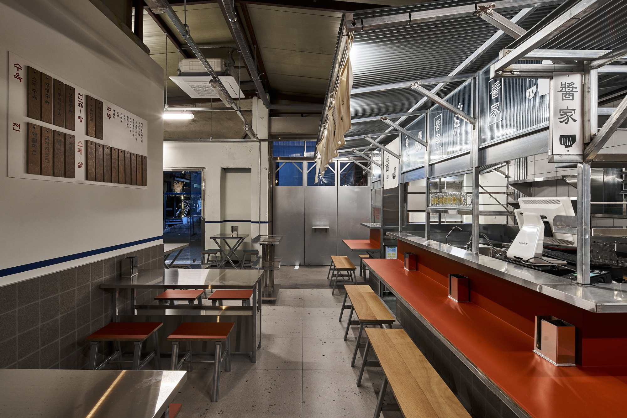 脏脏韩式室内街头酒吧丨韩国首尔丨omostudio-14