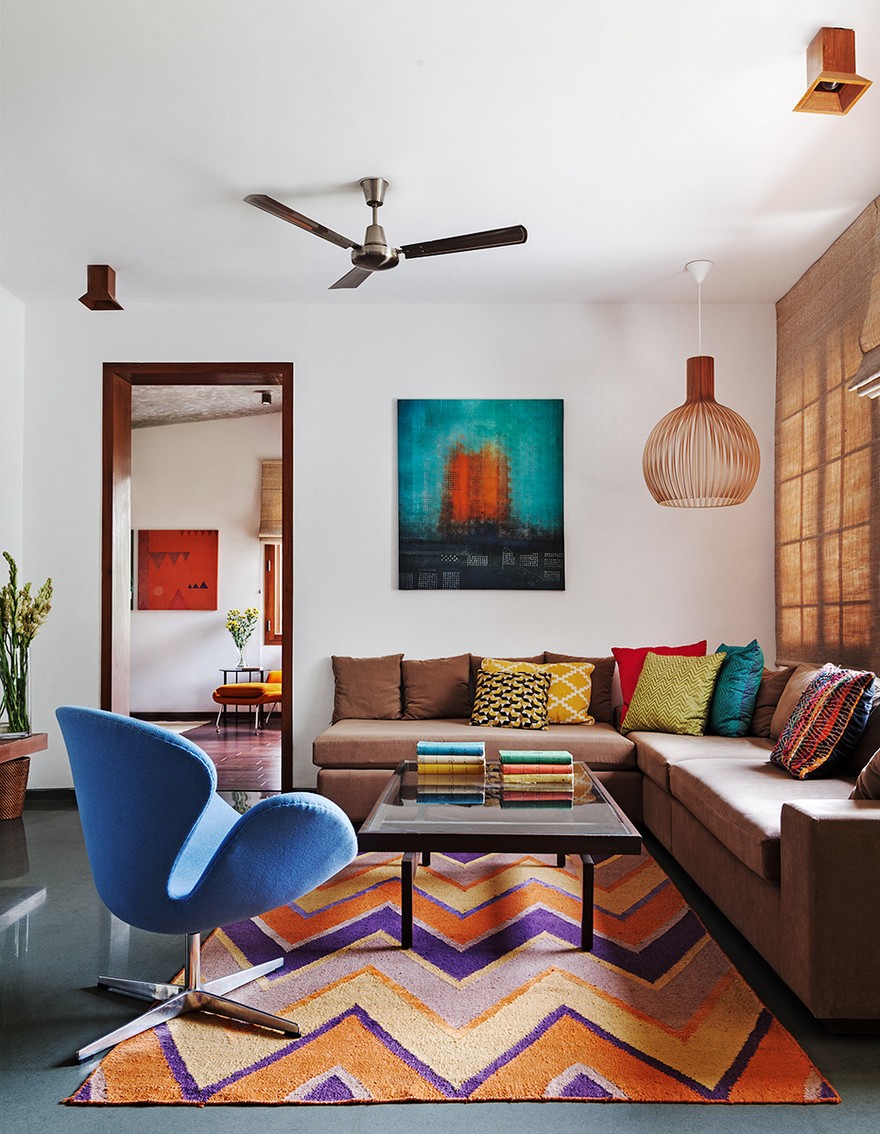 This Bangalore House Featuring Mid-Century Classics Furniture and Contemporary Art-28