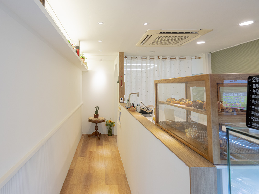 白色与原木的温馨小空间-3