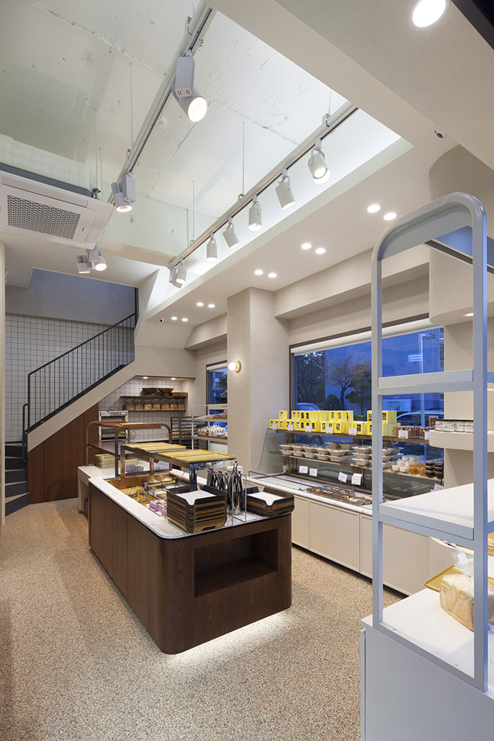 白色与木质的优雅结合 | 57 平米现代简约贝壳装饰设计-18