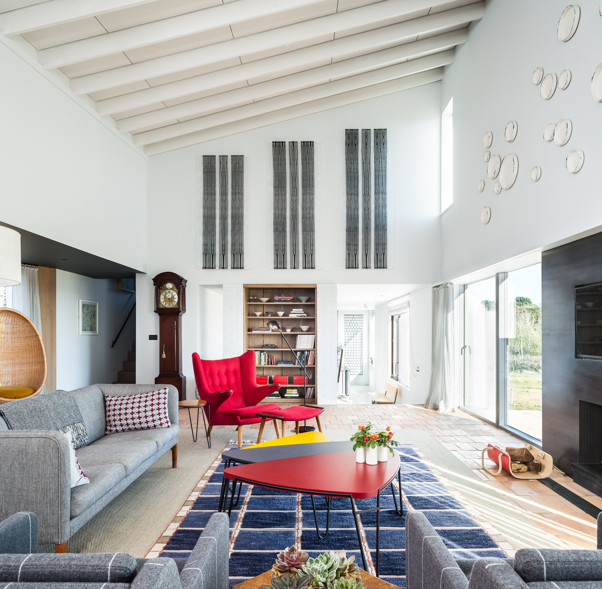 Mole Architects builds house "like a seagull's wing" on Suffolk coast-14