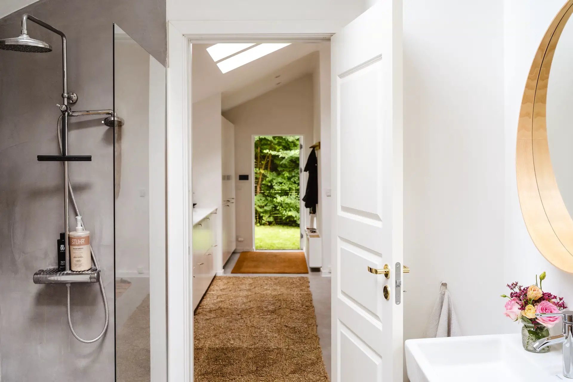 瑞典水边明亮度假屋,自然极简设计典范-14