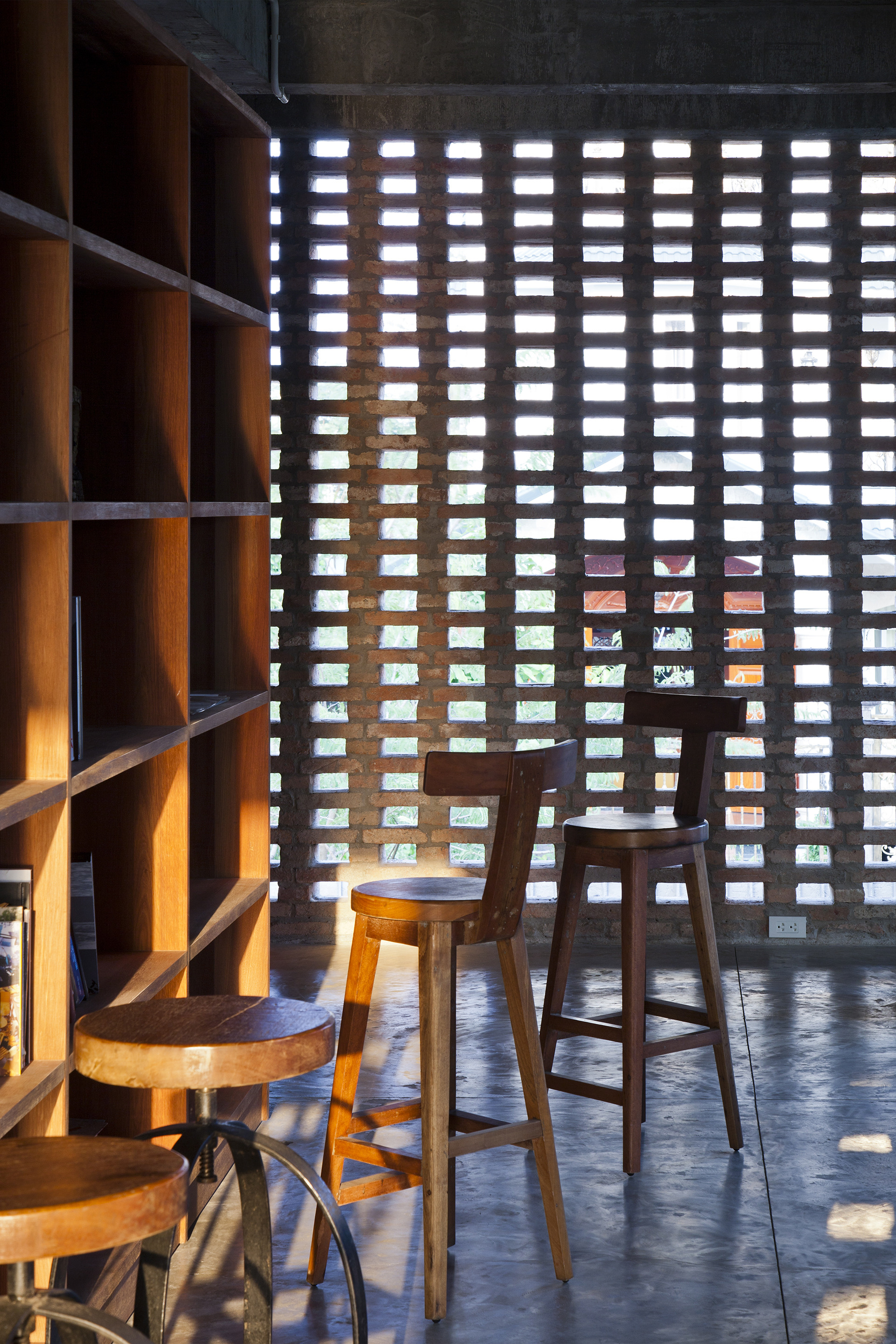 热带郊区住宅，融合东南亚传统风格与现代设计-42