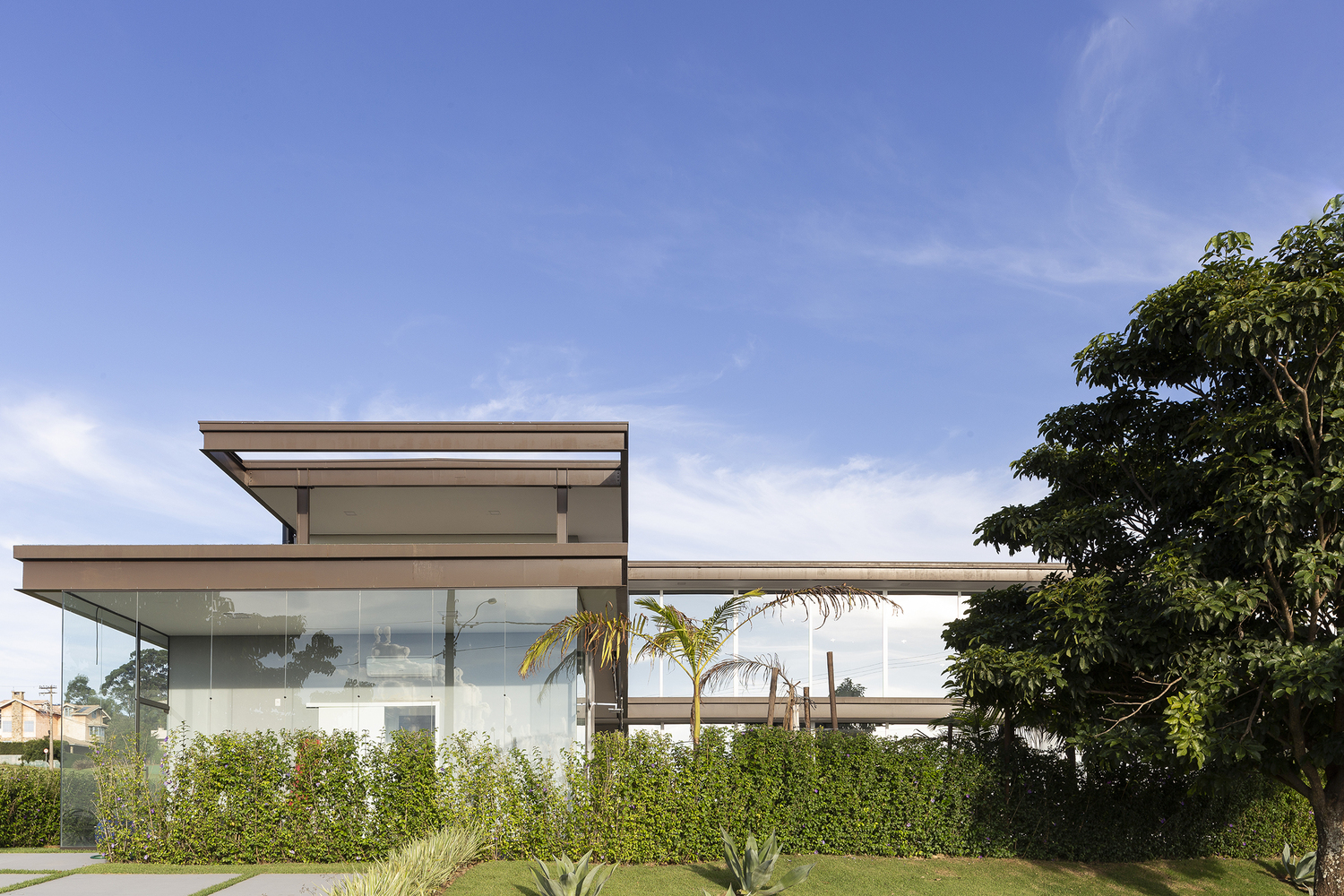 巴西 BT House | 钢构智能玻璃打造室内外一体空间-28