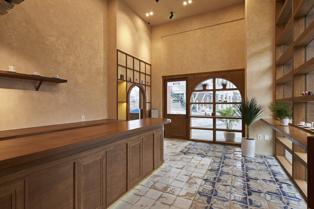 11 平米的精致咖啡厅 | 小巧而富有情调的室内设计-9