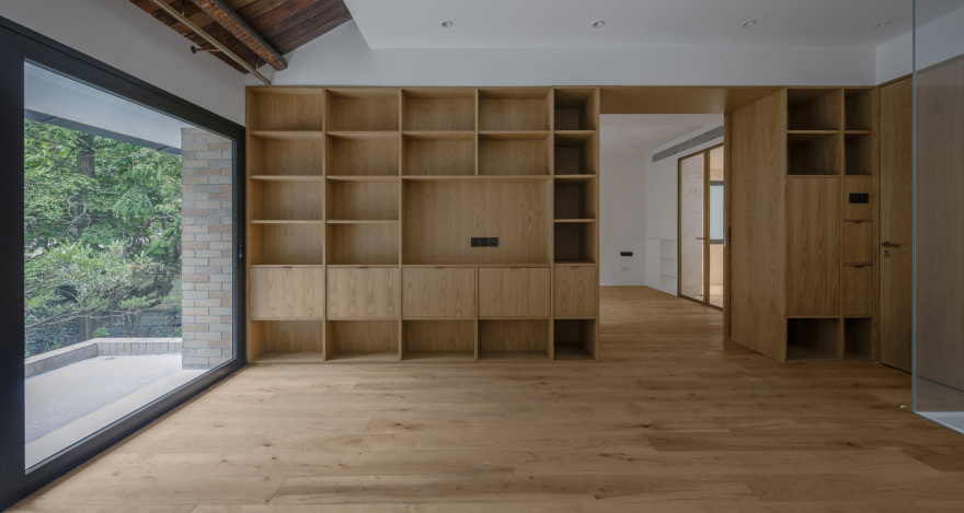 The House with a Tiny Patio Atelier TAO+C-63