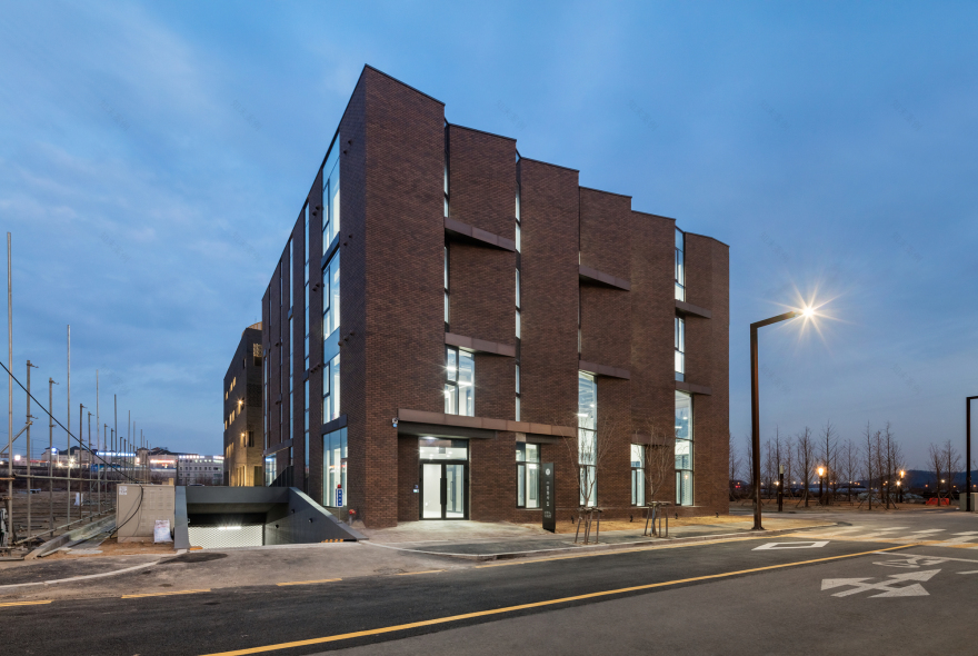 Zip Cinema · 韩国顶级电影工作室的创新总部设计丨Unsangdong Architects-20