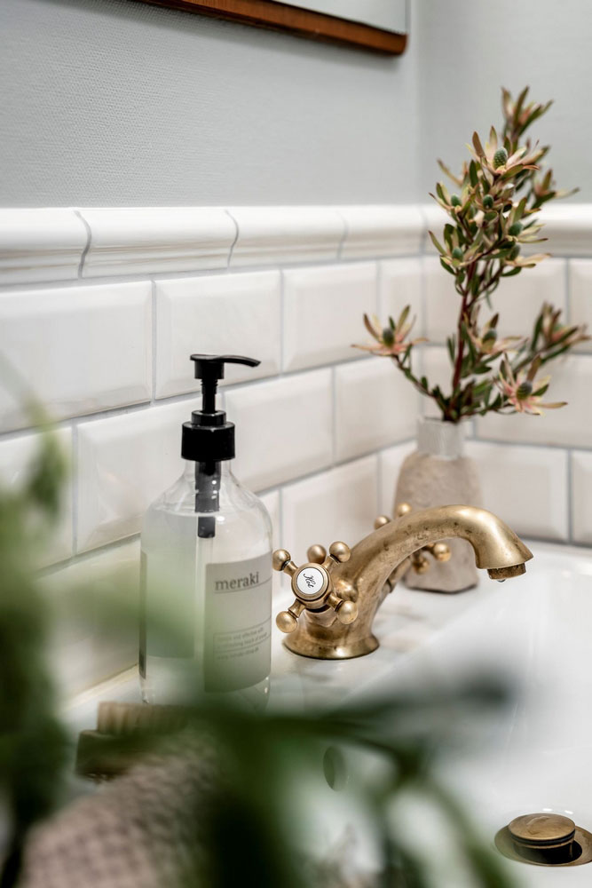 瑞典哥德堡公寓的花卉墙纸餐厅设计-33