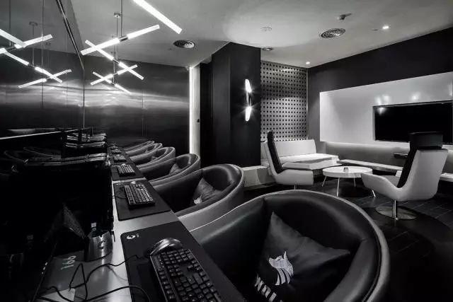 周杰伦在深圳开了一家“黑网吧”，占地千平，非常奢华！-18