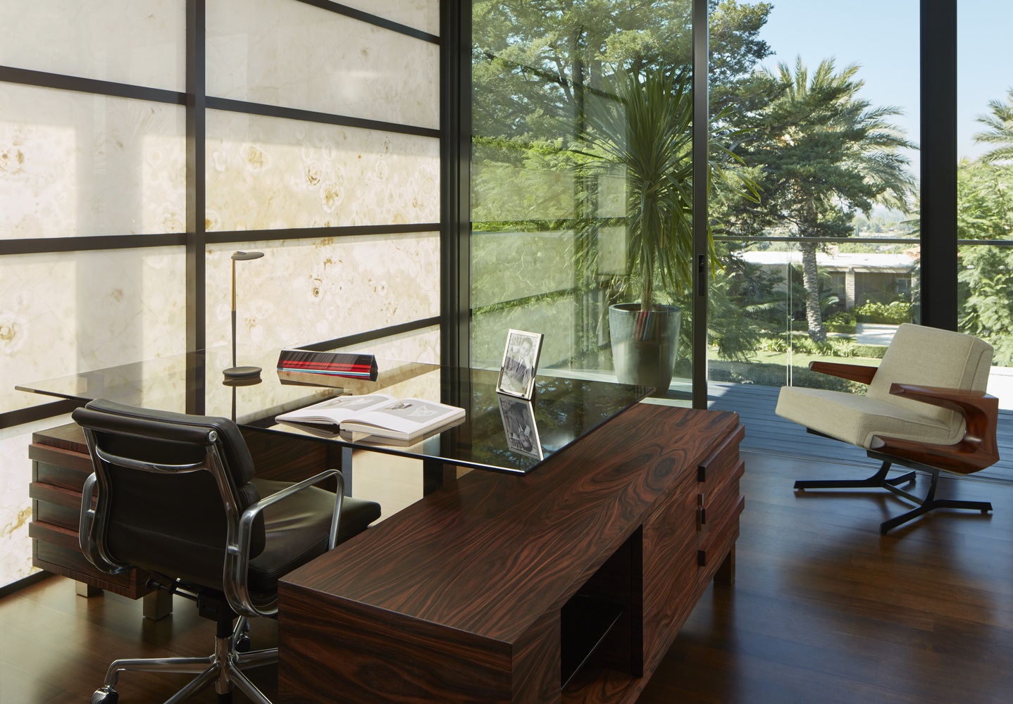 加州山坡上的现代绿色住宅-43