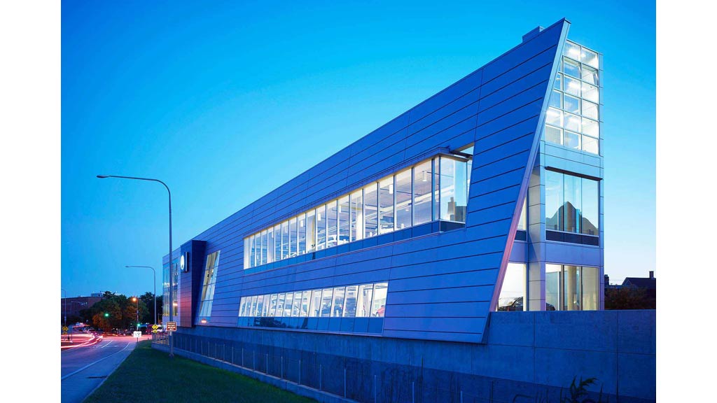 芝加哥 Fletcher Jones 奔驰旗舰店——绿色环保的汽车展示空间-1