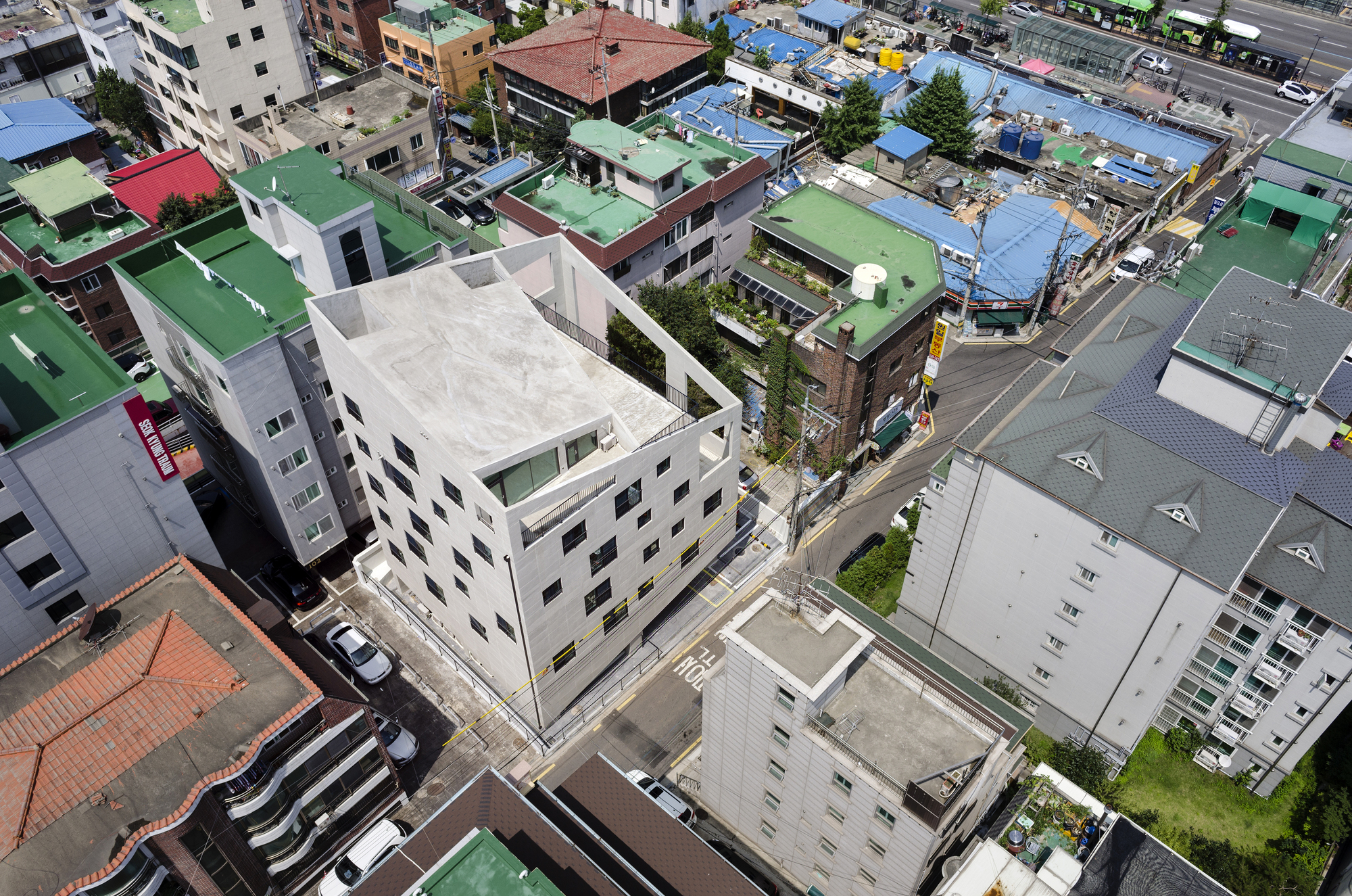Bracing House / Atelier Jun-22