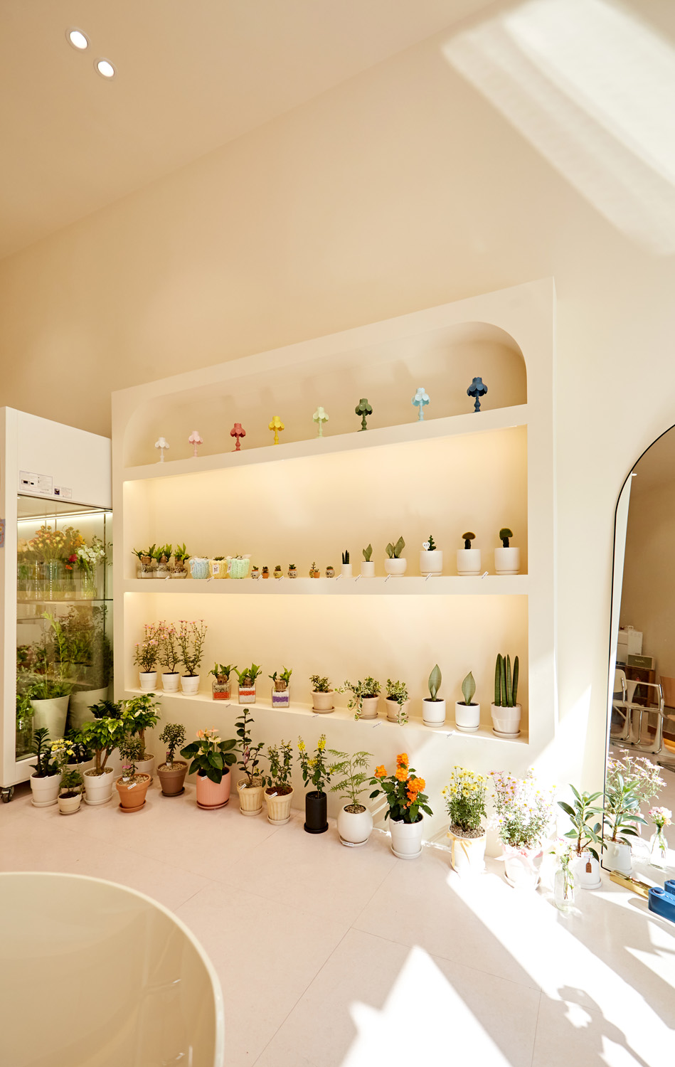 白色与木色交融，14 平极简卧室设计-11