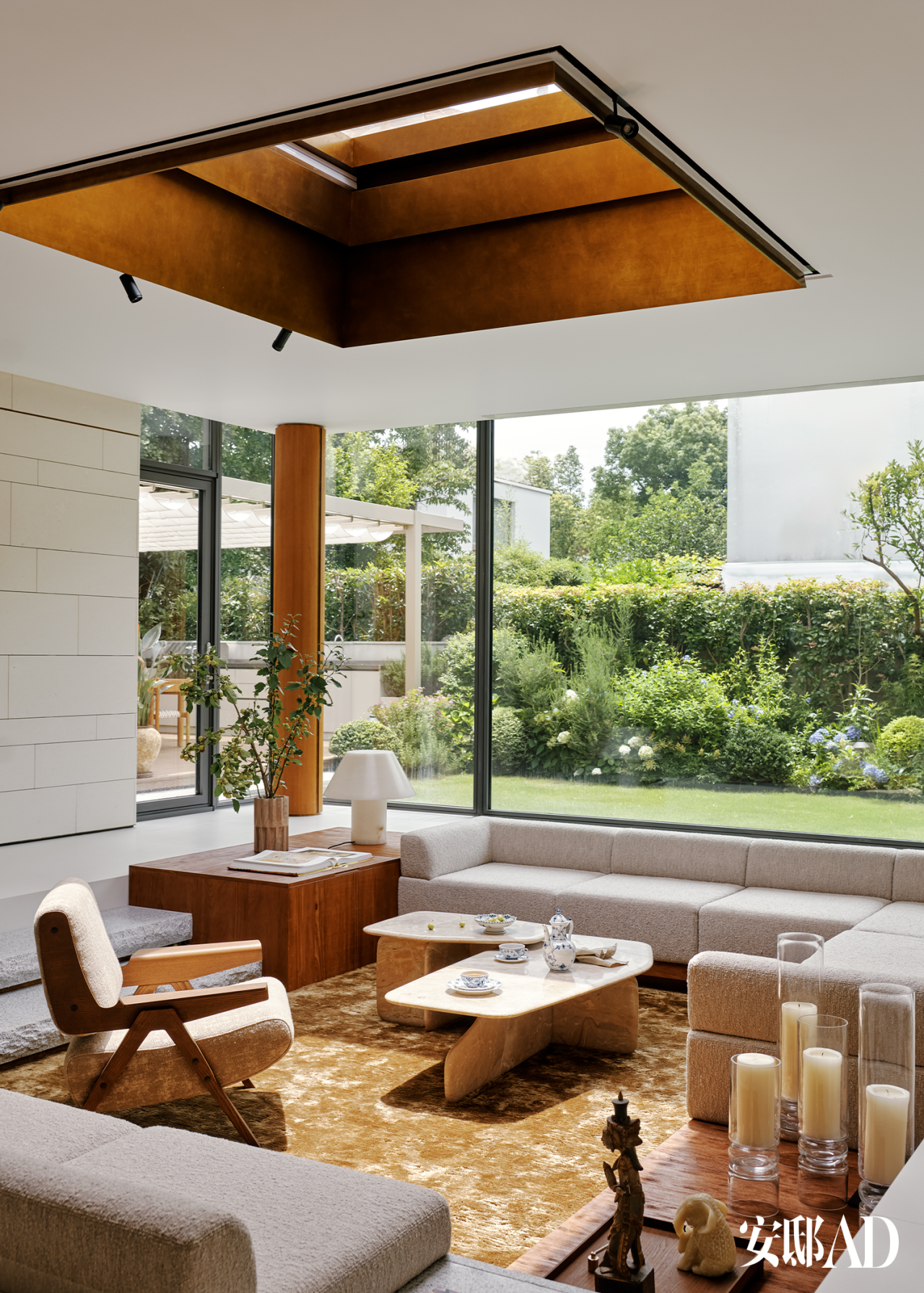 她将车库变展厅,阳光做灯光,让艺术“活”过来-14