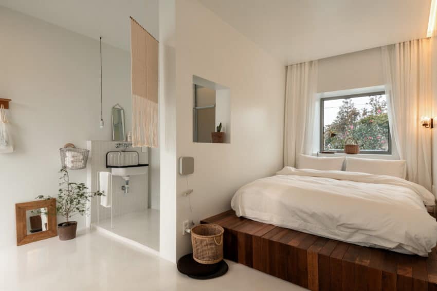 Simply rectangular Draindot guest house created by STARSIS + ilsang workroom as a uniquely shared island living space-9