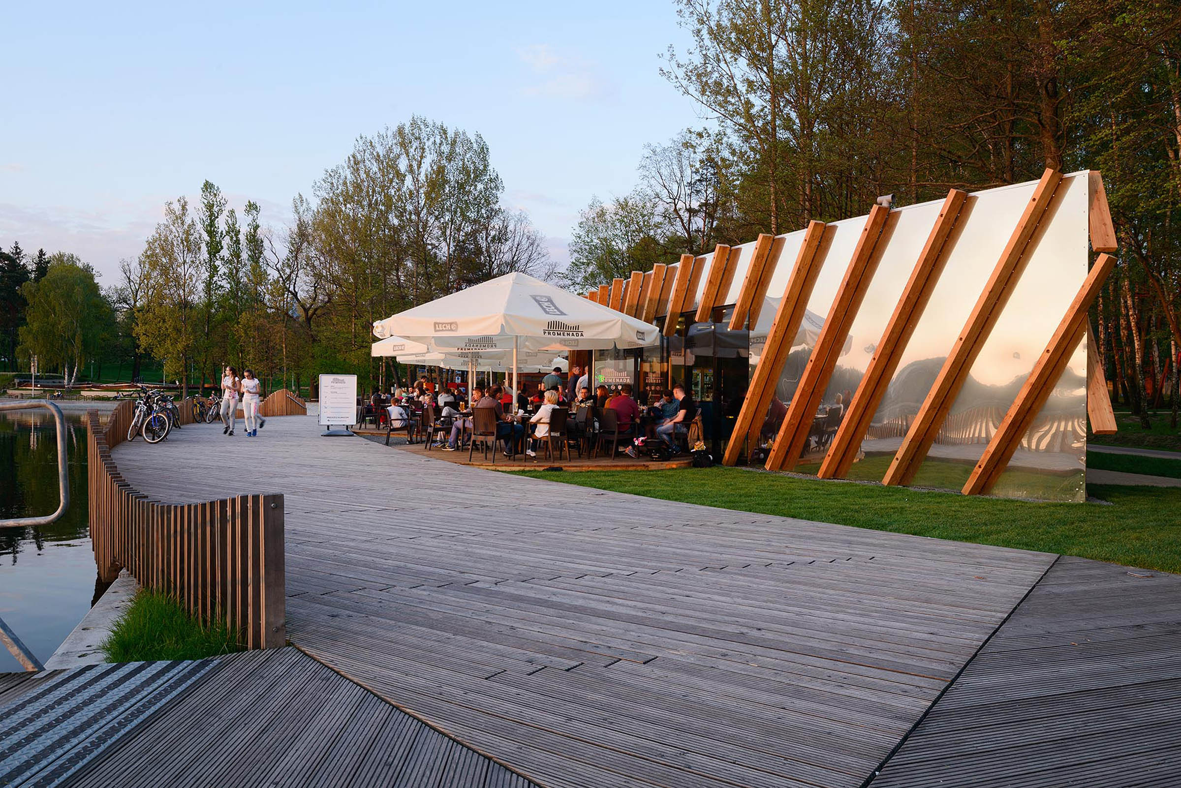 漫步大道；步行街（注：此词通常用于指欧洲城镇中供人漫步、休闲的街道，不同地区可能有约定俗成译法，若此不足满足需求，请提供更多信息）丨波兰丨arch. Robert Skitek等-3