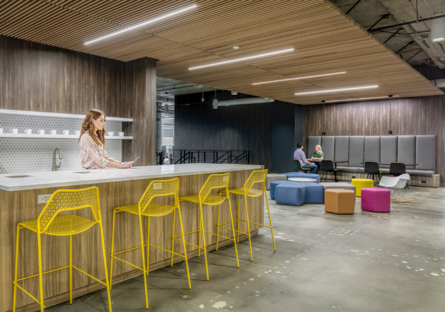 颠覆传统的保险公司办公室设计-12