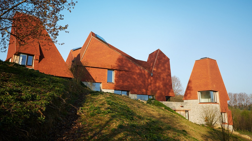 Blending Vernacular Design Elements in Contemporary Architecture-12