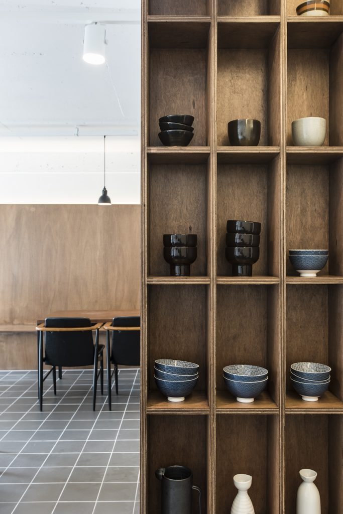 19 平米韩式小食堂，极简氛围中的温馨美食空间-12