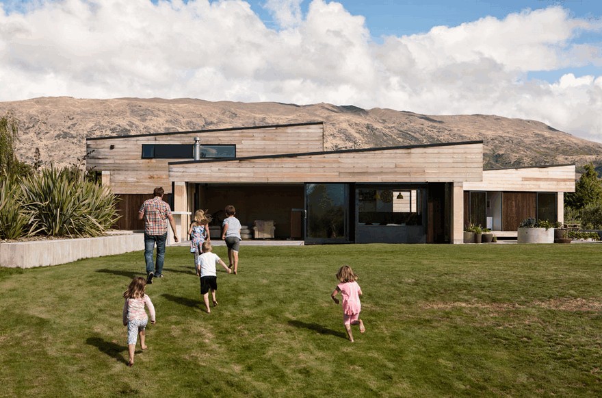 Rammed Earth House Connected to the Mountainous Landscape of Cardrona Valley, New Zealand-0