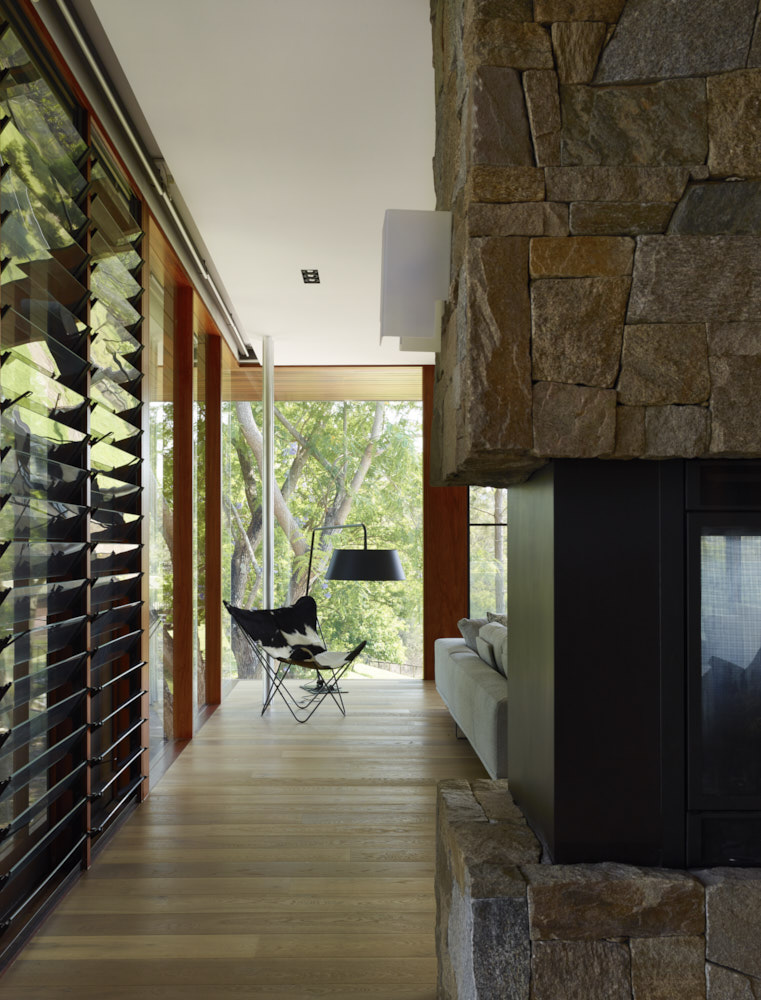 鹿 hurst 别墅 | 现代主义倾向的透明与坚实之作-17