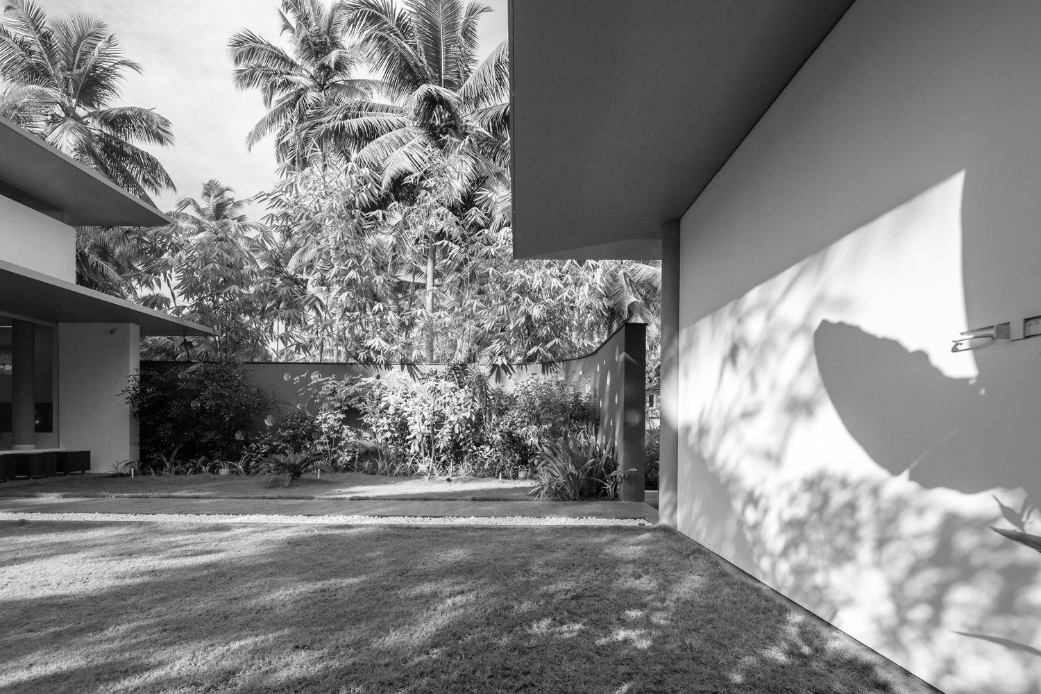 The Floating Parasol House  LIJO.RENY.architects-51