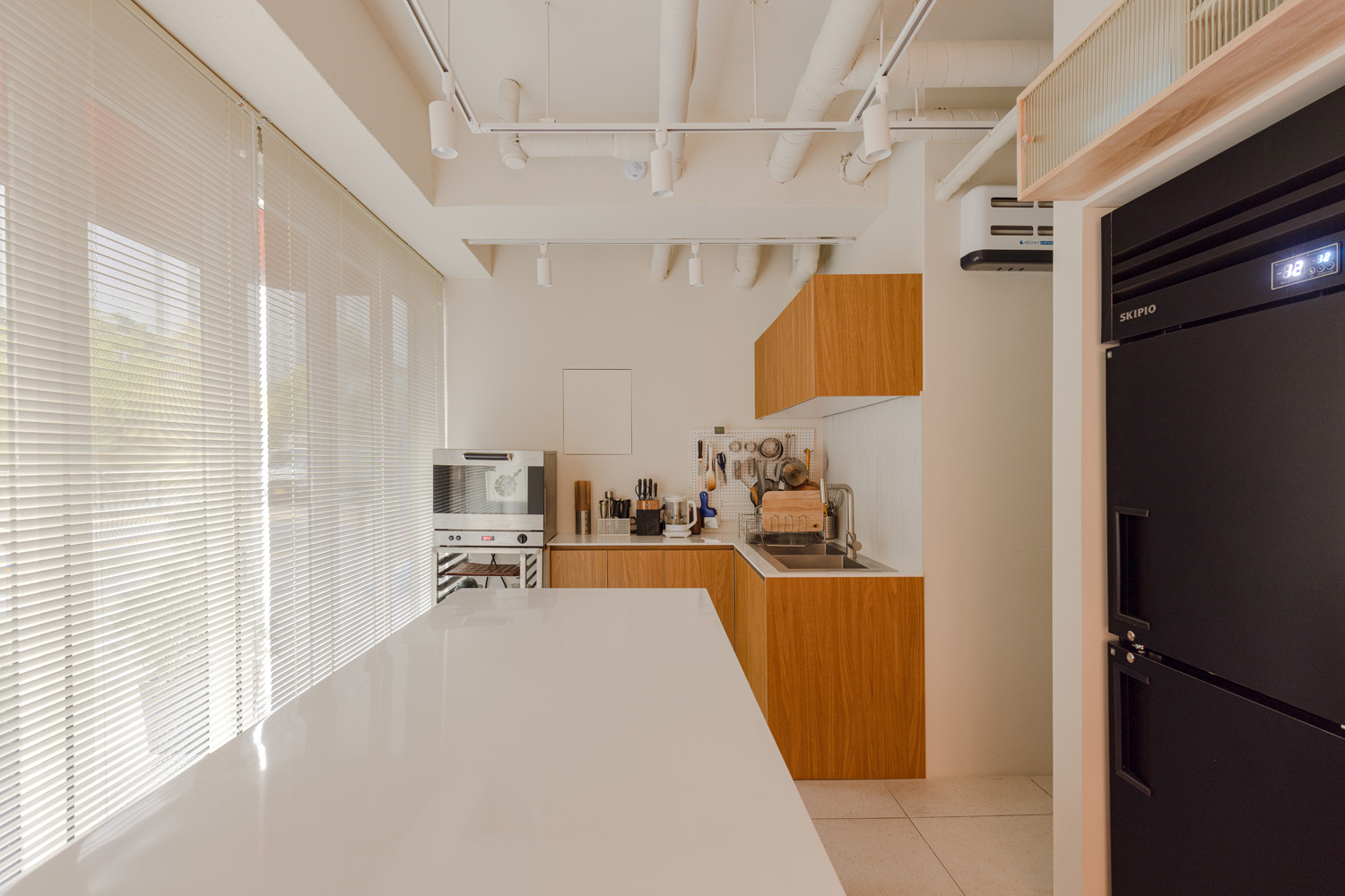 粉色糖果般的斯文空间 | 15 平米咖啡厅的甜蜜设计-9